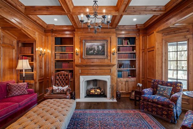 745 E Woodland Road, Lake Forest, IL 60045