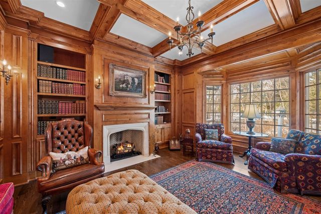 745 E Woodland Road, Lake Forest, IL 60045