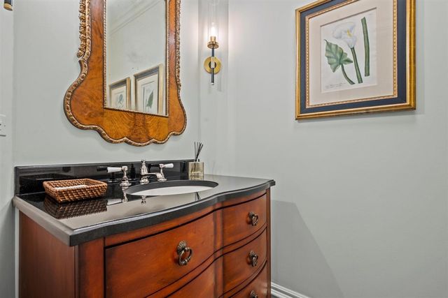 745 E Woodland Road, Lake Forest, IL 60045