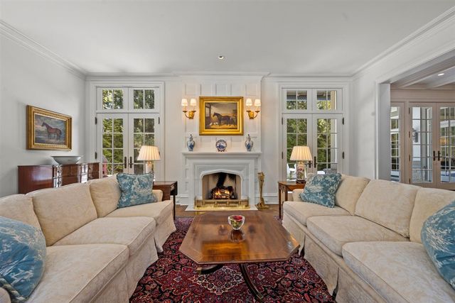 745 E Woodland Road, Lake Forest, IL 60045