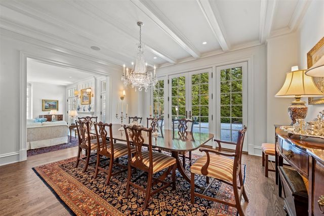 745 E Woodland Road, Lake Forest, IL 60045