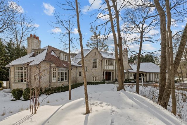 745 E Woodland Road, Lake Forest, IL 60045