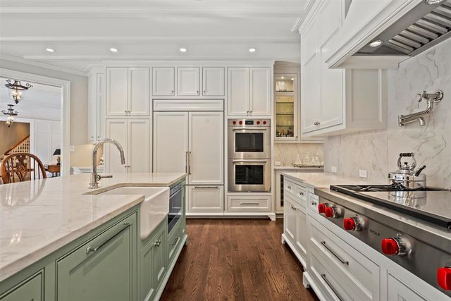 745 E Woodland Road, Lake Forest, IL 60045