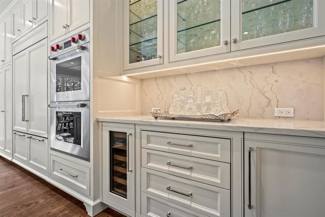 745 E Woodland Road, Lake Forest, IL 60045