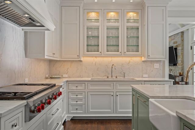 745 E Woodland Road, Lake Forest, IL 60045