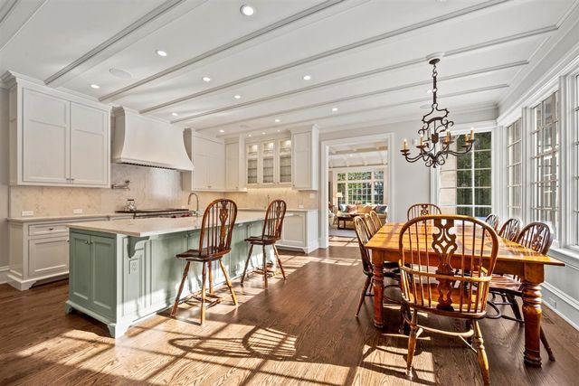 745 E Woodland Road, Lake Forest, IL 60045