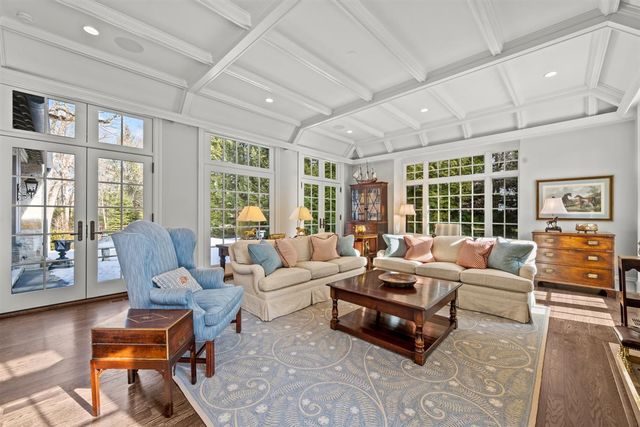 745 E Woodland Road, Lake Forest, IL 60045