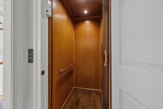 745 E Woodland Road, Lake Forest, IL 60045