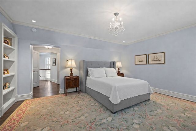 745 E Woodland Road, Lake Forest, IL 60045