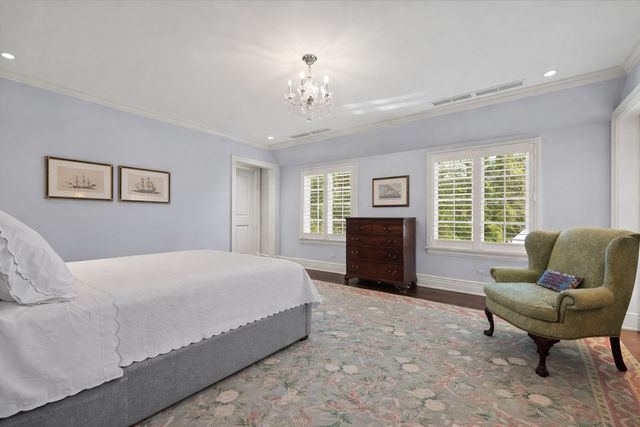 745 E Woodland Road, Lake Forest, IL 60045