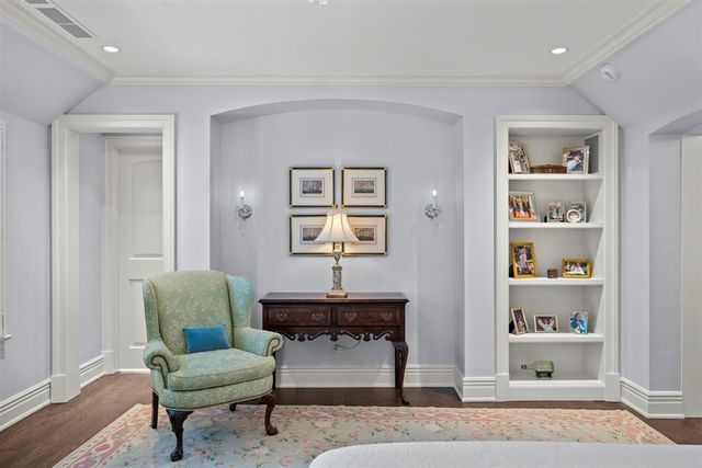 745 E Woodland Road, Lake Forest, IL 60045