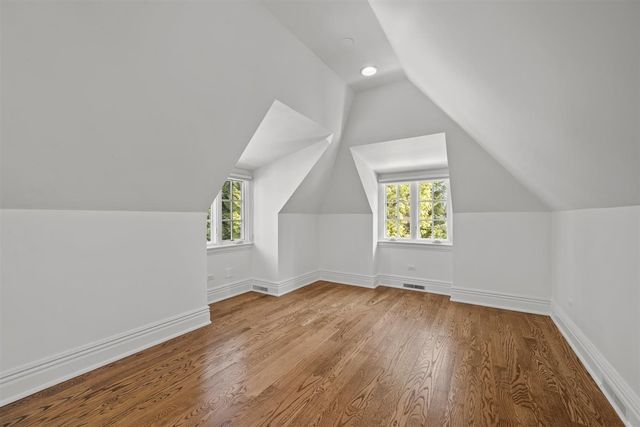 745 E Woodland Road, Lake Forest, IL 60045