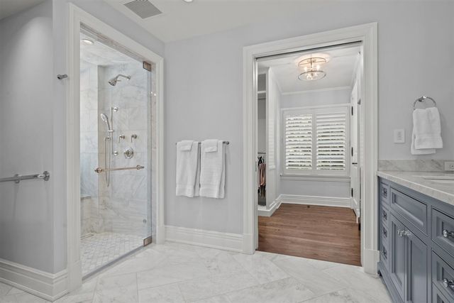 745 E Woodland Road, Lake Forest, IL 60045