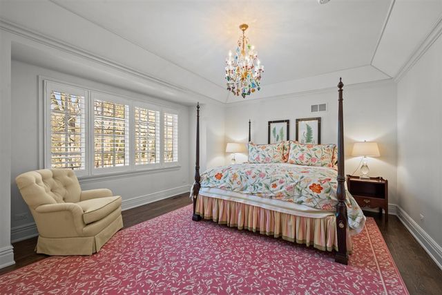 745 E Woodland Road, Lake Forest, IL 60045