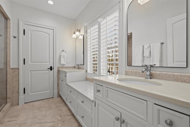 745 E Woodland Road, Lake Forest, IL 60045