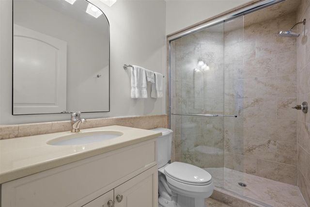 745 E Woodland Road, Lake Forest, IL 60045