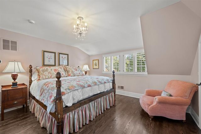 745 E Woodland Road, Lake Forest, IL 60045