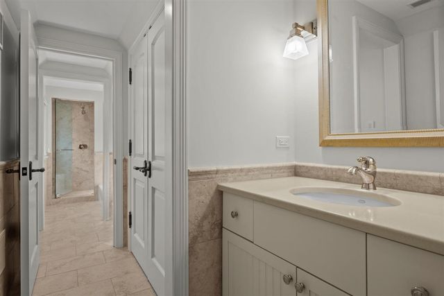 745 E Woodland Road, Lake Forest, IL 60045