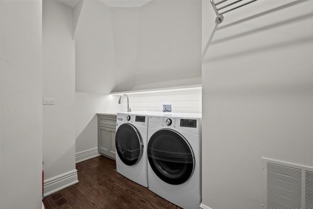 745 E Woodland Road, Lake Forest, IL 60045