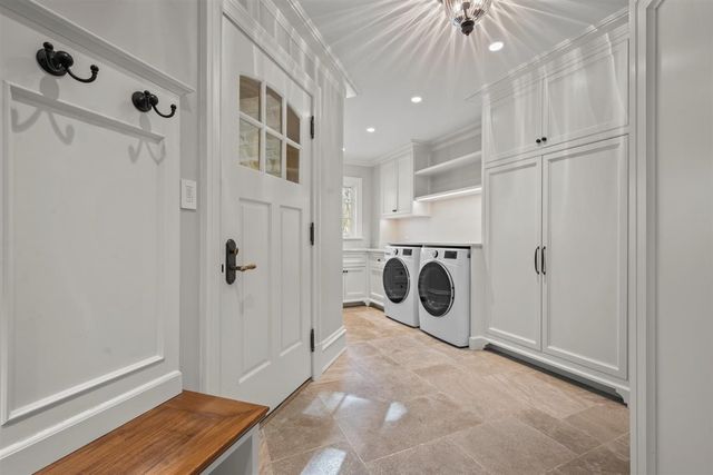 745 E Woodland Road, Lake Forest, IL 60045