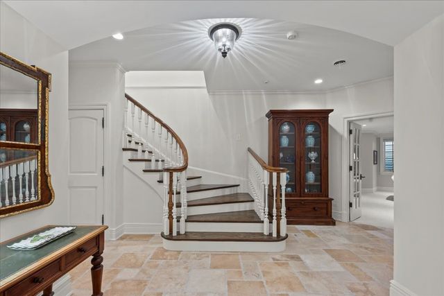 745 E Woodland Road, Lake Forest, IL 60045