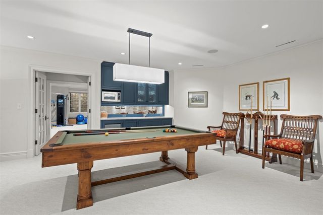 745 E Woodland Road, Lake Forest, IL 60045