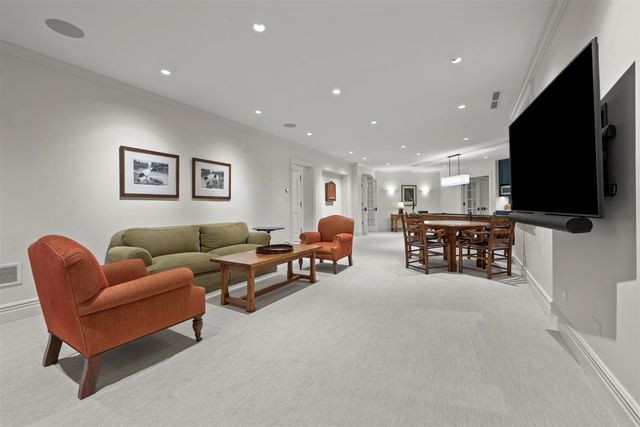 745 E Woodland Road, Lake Forest, IL 60045