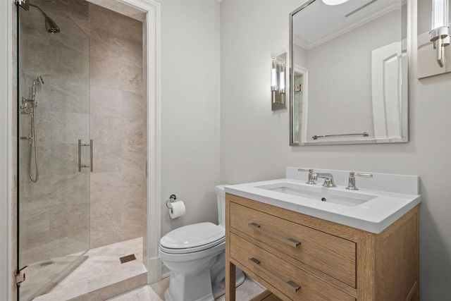 745 E Woodland Road, Lake Forest, IL 60045