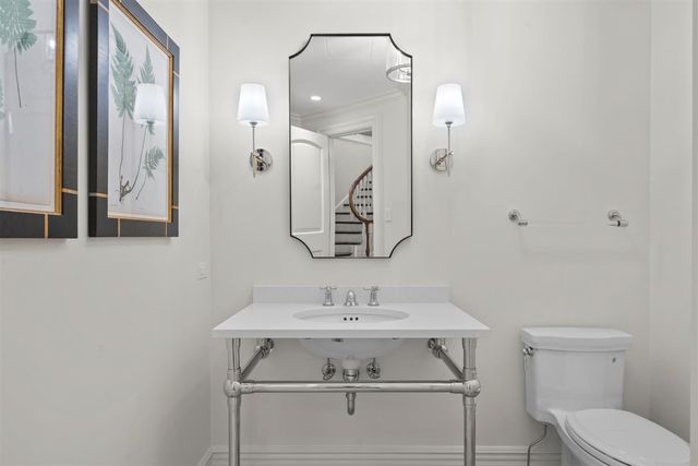 745 E Woodland Road, Lake Forest, IL 60045