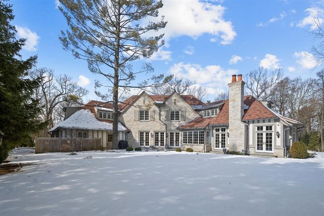 745 E Woodland Road, Lake Forest, IL 60045