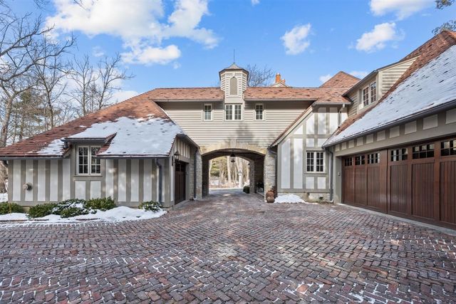 745 E Woodland Road, Lake Forest, IL 60045