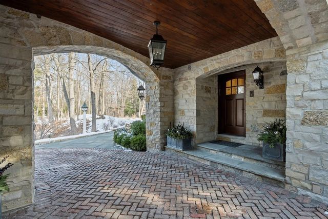 745 E Woodland Road, Lake Forest, IL 60045