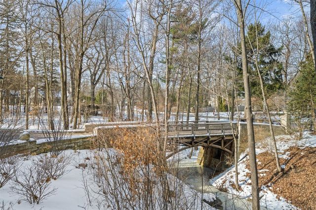 745 E Woodland Road, Lake Forest, IL 60045