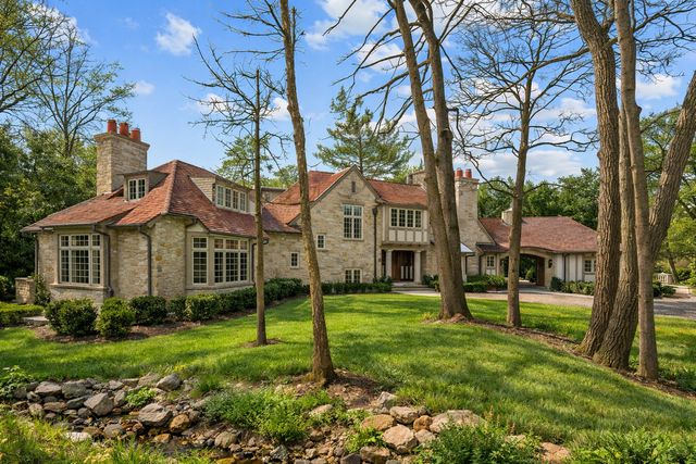 745 E Woodland Road, Lake Forest, IL 60045