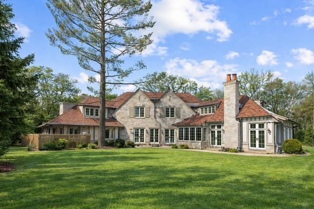 745 E Woodland Road, Lake Forest, IL 60045