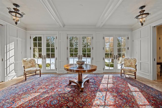 745 E Woodland Road, Lake Forest, IL 60045