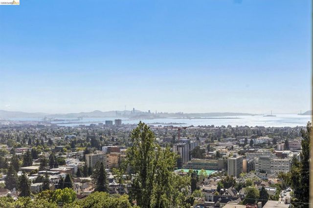 8 Mosswood Rd, Berkeley, CA 94704
