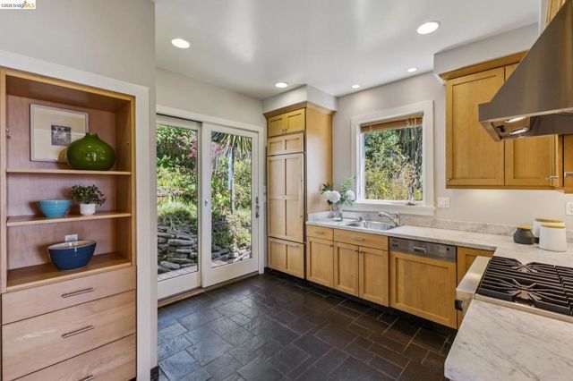 8 Mosswood Rd, Berkeley, CA 94704