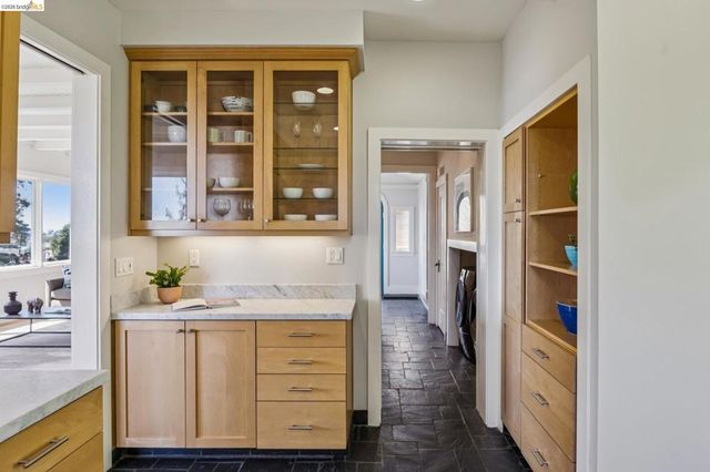 8 Mosswood Rd, Berkeley, CA 94704