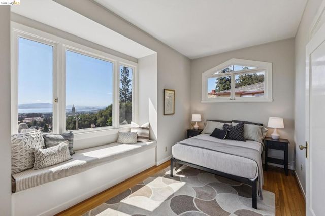 8 Mosswood Rd, Berkeley, CA 94704