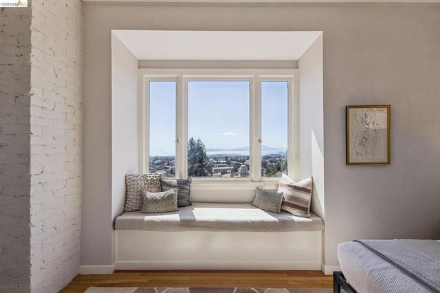 8 Mosswood Rd, Berkeley, CA 94704