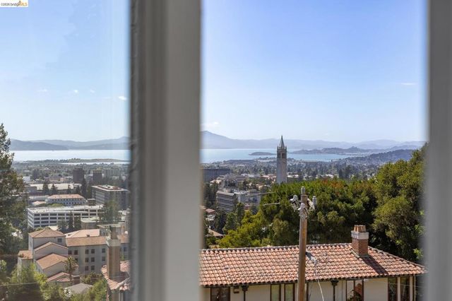 8 Mosswood Rd, Berkeley, CA 94704