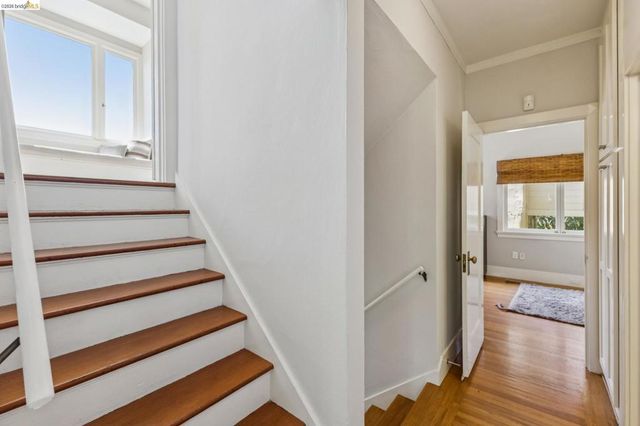 8 Mosswood Rd, Berkeley, CA 94704