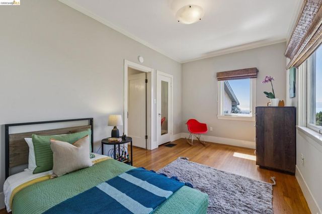 8 Mosswood Rd, Berkeley, CA 94704