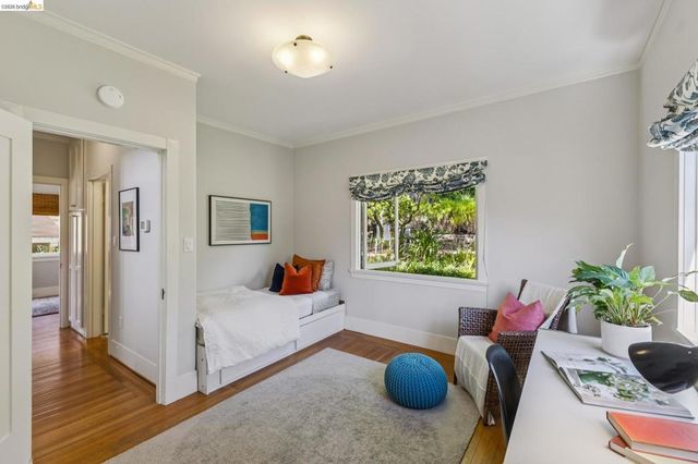 8 Mosswood Rd, Berkeley, CA 94704