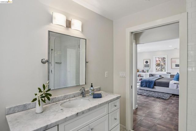 8 Mosswood Rd, Berkeley, CA 94704