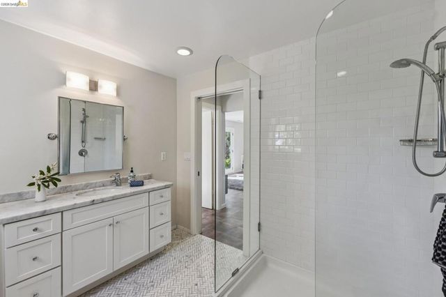 8 Mosswood Rd, Berkeley, CA 94704