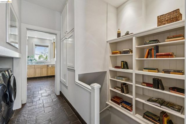 8 Mosswood Rd, Berkeley, CA 94704