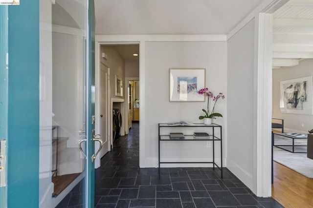 8 Mosswood Rd, Berkeley, CA 94704
