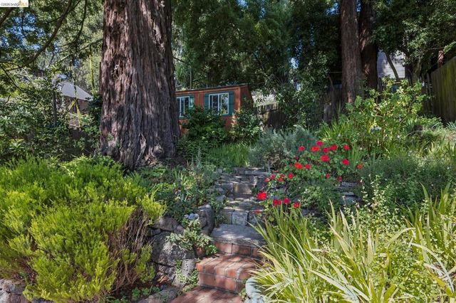 8 Mosswood Rd, Berkeley, CA 94704